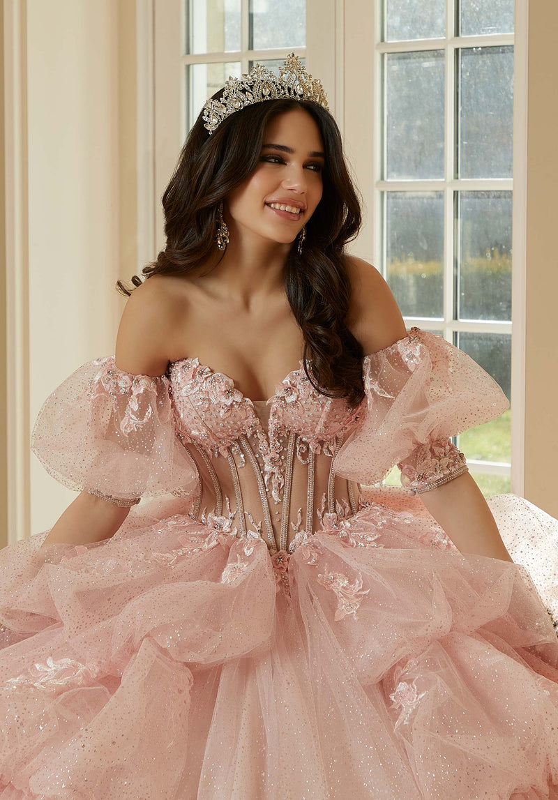 Vestido de quinceañera con bordado floral metálico tridimensional y falda en cascada