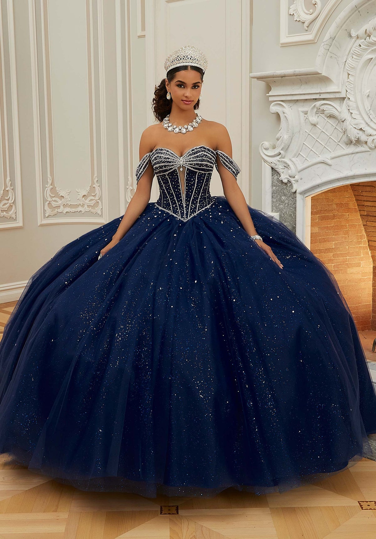 Vestido de quinceañera de tul brillante con cuentas de cristal y diamantes