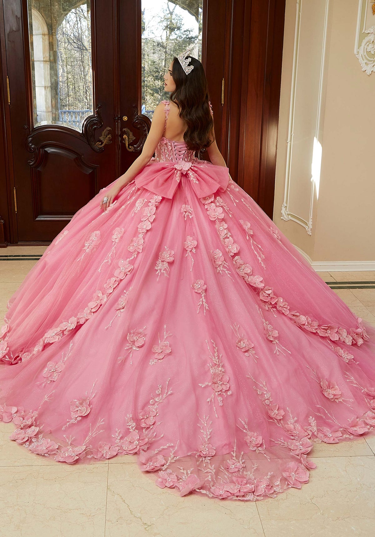 Vestido de quinceañera con cuentas de cristal y apliques florales tridimensionales de brillo