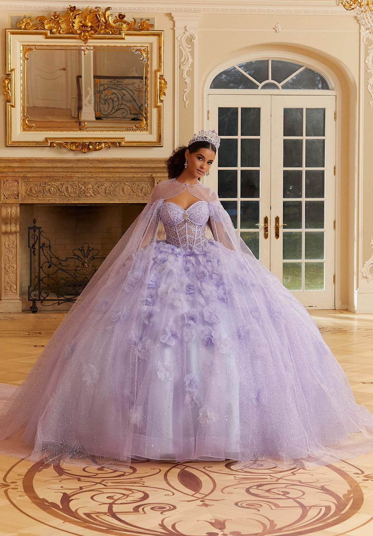 Vestido de quinceañera de tul brillante en capas con flores tridimensionales
