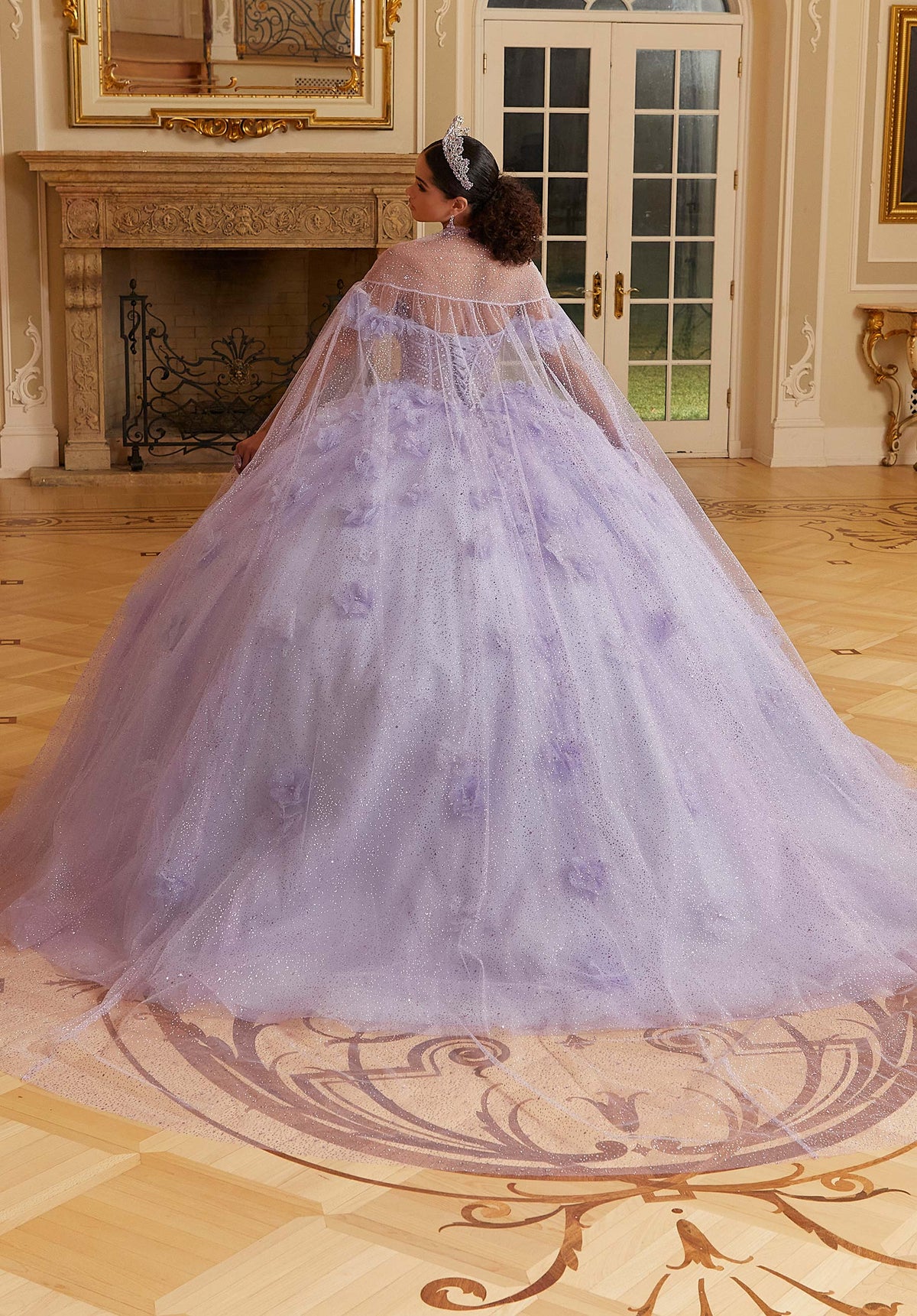 Vestido de quinceañera de tul brillante en capas con flores tridimensionales