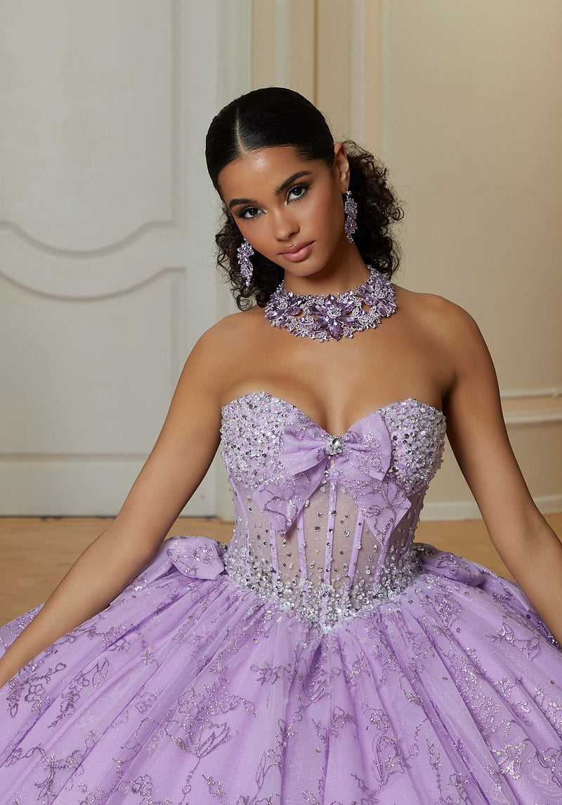Vestido de quinceañera con estampado floral, purpurina, cuentas de cristal y detalles de lazo